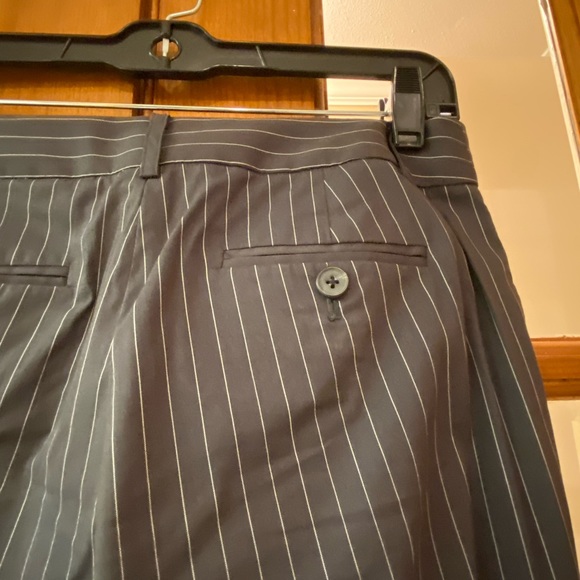 MODAInternational NWT Gray pinstripe pant SZ 4 - Picture 3 of 4